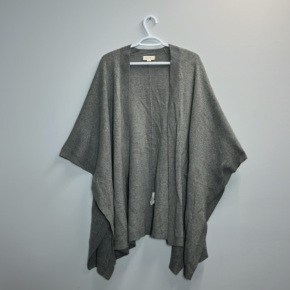 Aritzia Golden by TNA Roohan sweater cape XXS/xs - Picture 3 of 7